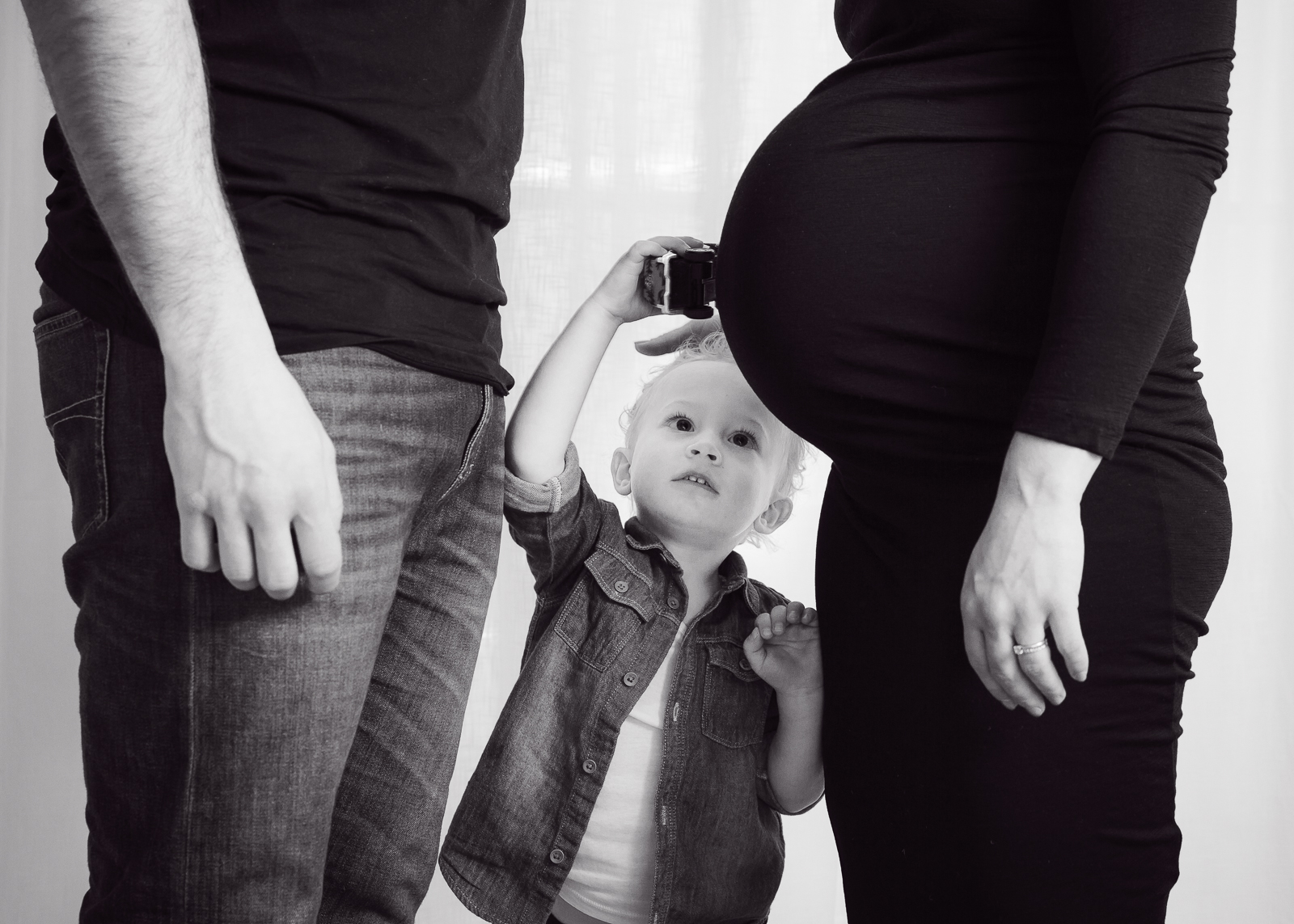 Gravid kvinna i vacker miljö